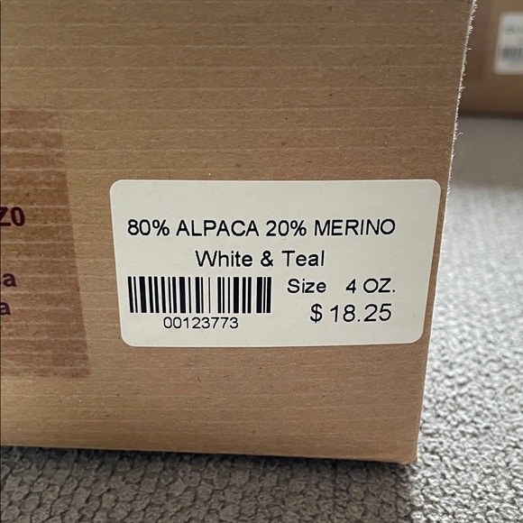 Premium Alpaca/Merino Roving - Picture 2 of 2